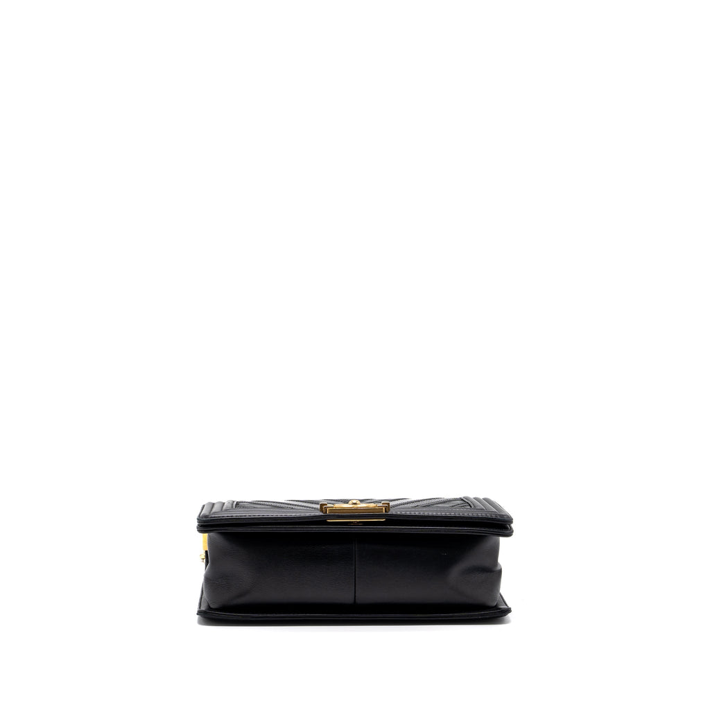 CHANEL MEDIUM BOY BAG CHEVRON CALFSKIN BLACK GHW