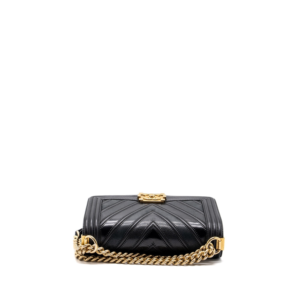 CHANEL MEDIUM BOY BAG CHEVRON CALFSKIN BLACK GHW