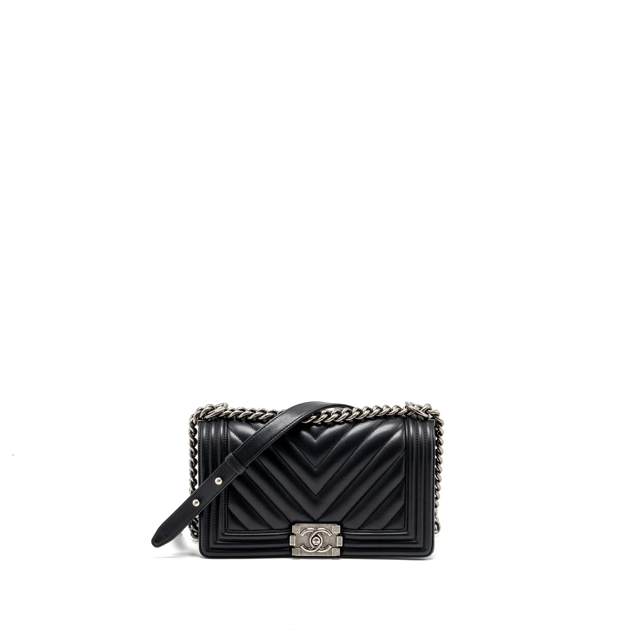 CHANEL MEDIUM CHEVRON BOY BAG LAMBSKIN BLACK RUTHENIUM HARDWARE