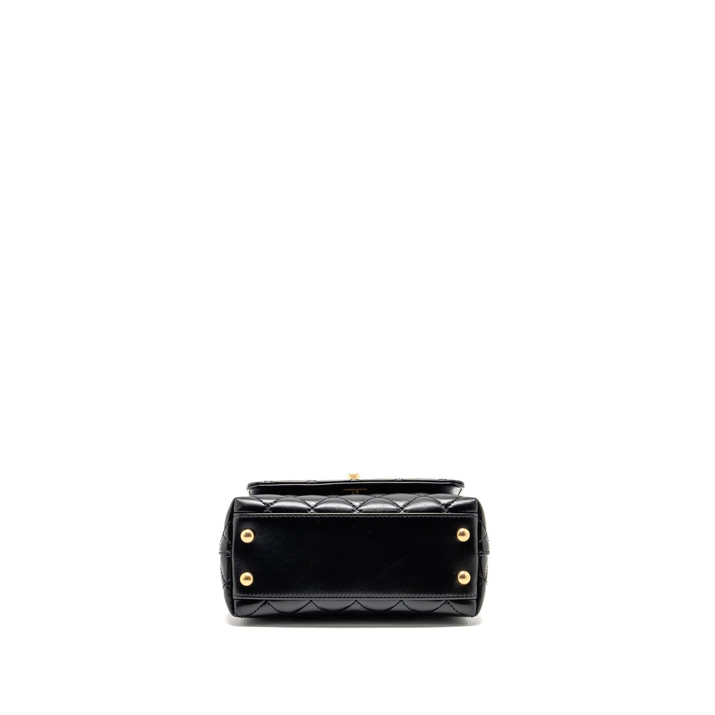 CHANEL DETAILED METAL TOP HANDLE MINI COCO HANDLE FLAP BAG SHINY CALFSKIN BLACK GHW (MICROCHIP)