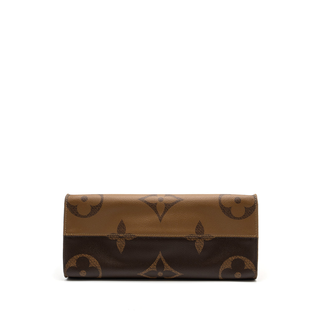 LOUIS VUITTON ONTHEGO MM MONOGRAM CANVAS GHW