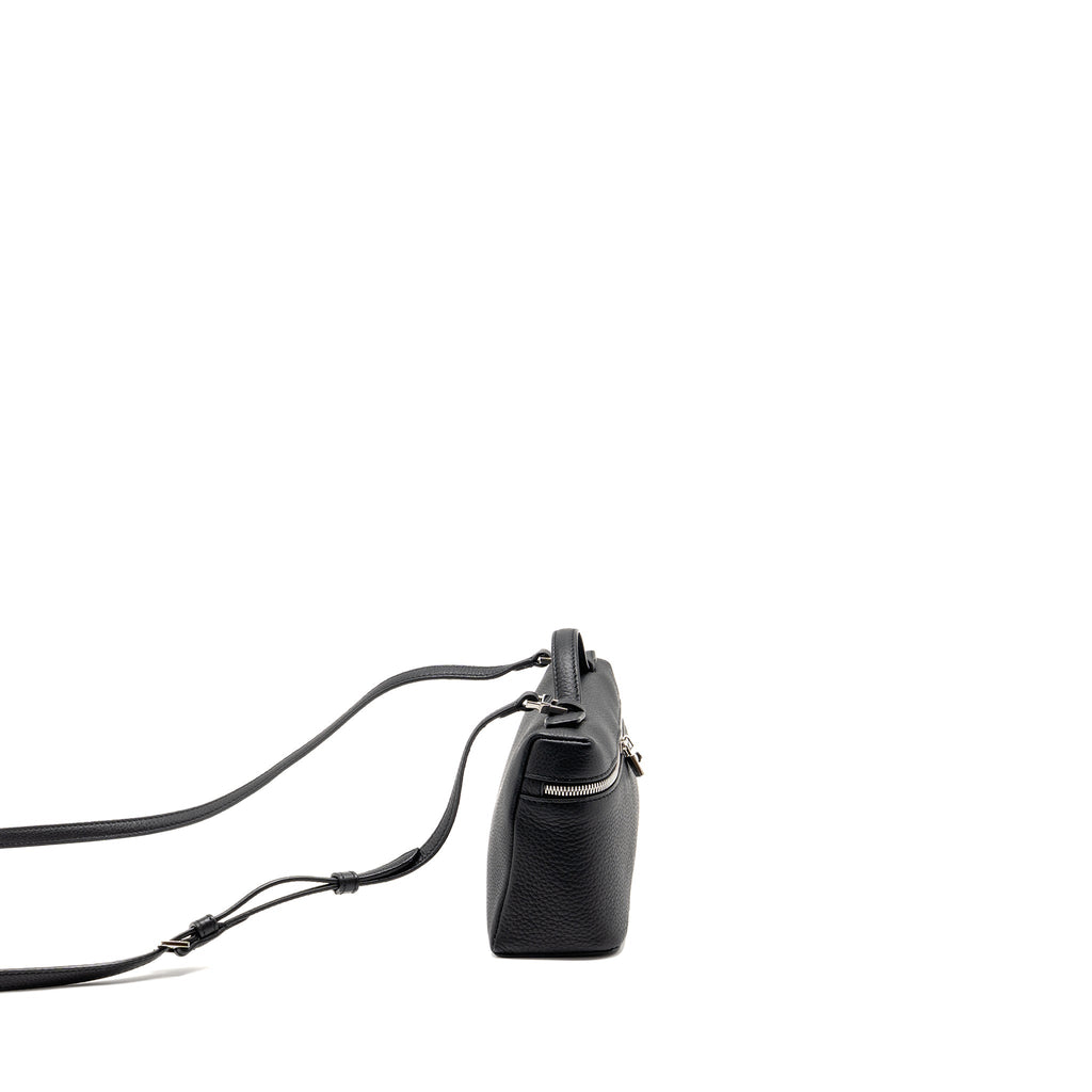 LORO PIANA EXTRA POCKET L19 GRAINED CALFSKIN BLACK SHW