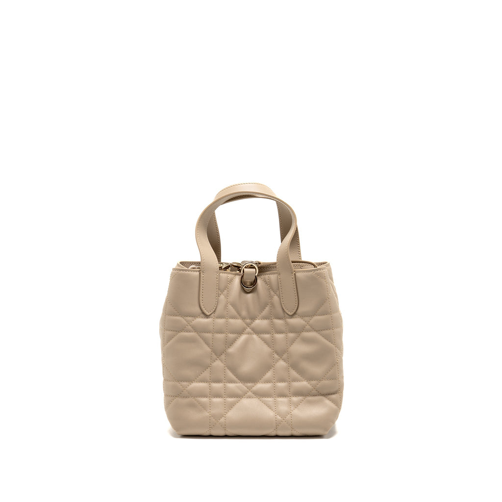 DIOR SMALL DIOR TOUJOURS VERTICAL TOTE BAG MACROCANNAGE CALFSKIN POWDER BEIGE LGHW