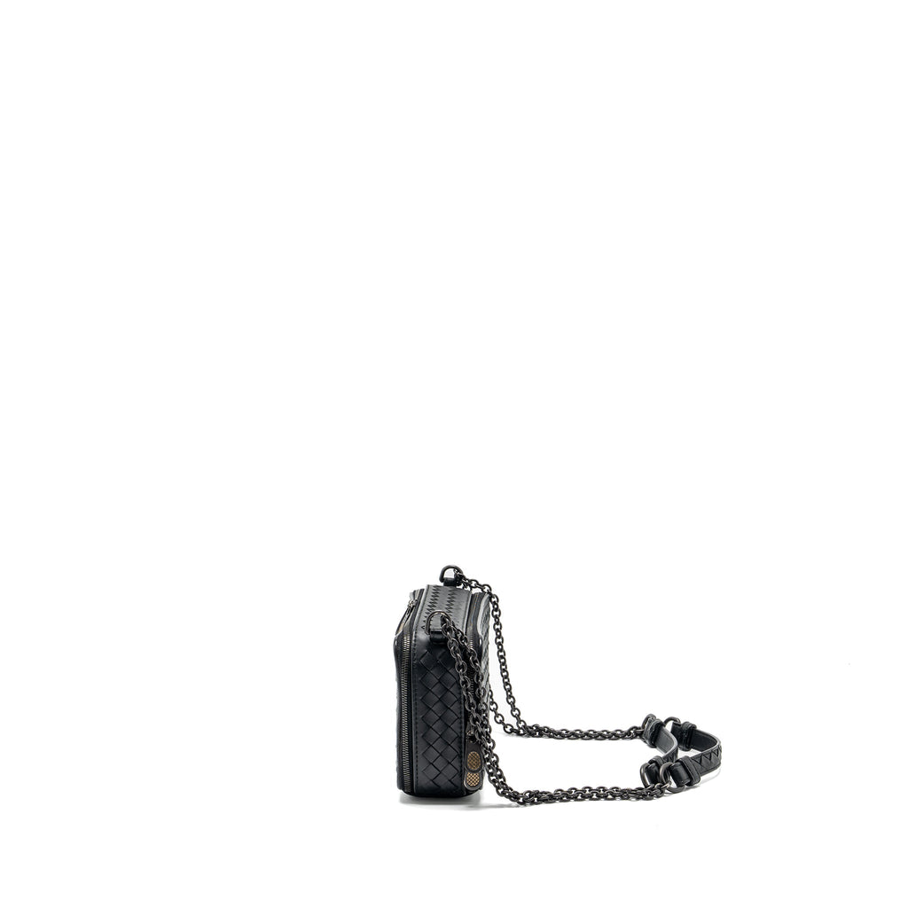 BOTTEGA VENETA SMALL ZIP CLUTCH WITH CHAIN LAMBSKIN BLACK RUTHENIUM HARDWARE