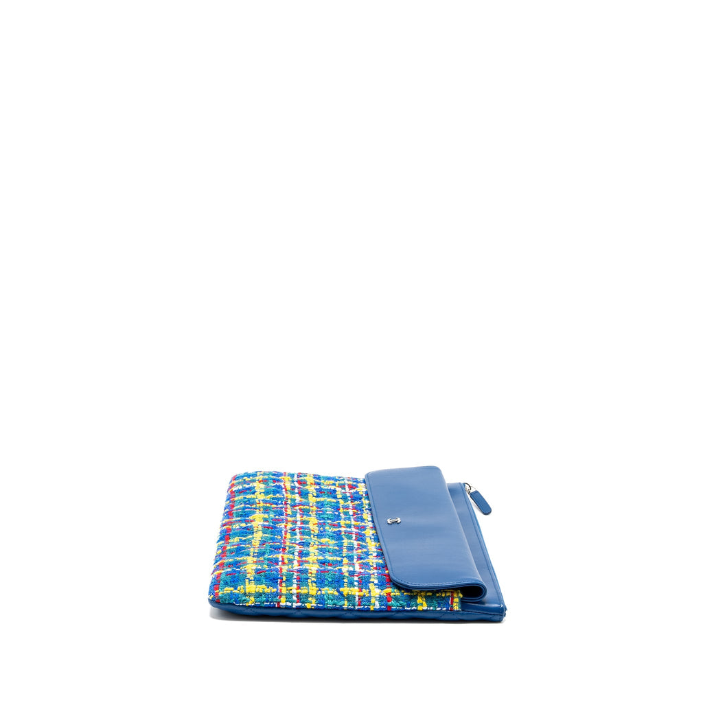CHANEL QUILTED O-CASE POUCH TWEED/LEATHER BLUE/MULTICOLOUR SHW