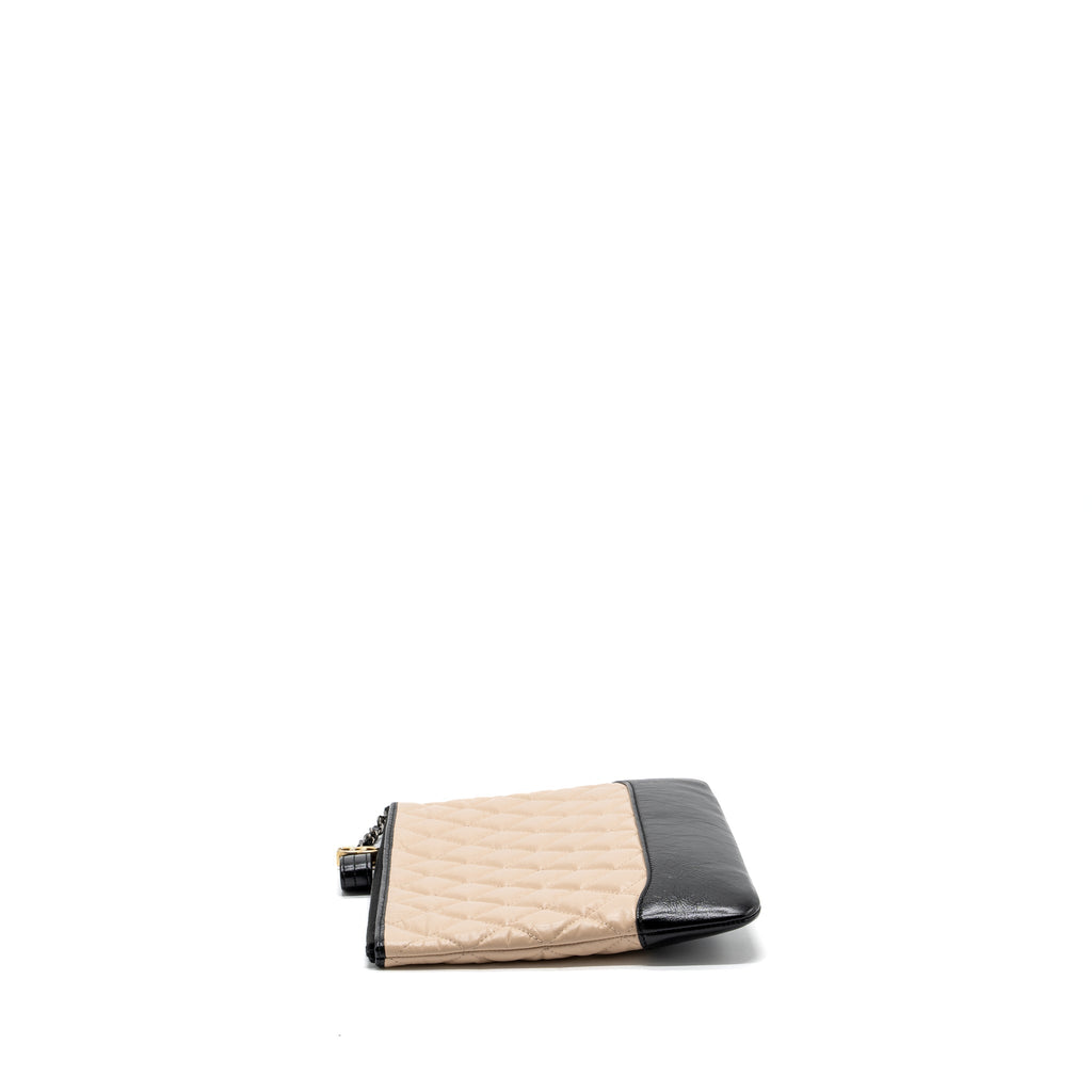 CHANEL GABRIELLE ZIP CLUTCH BAG CALFSKIN BEIGE / BLACK MULTICOLOUR HARDWARE