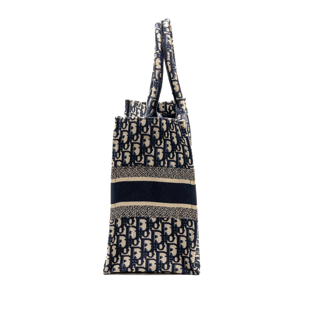 DIOR MEDIUM DIOR BOOK TOTE DIOR OBLIQUE EMBROIDERY ECRU/BLUE