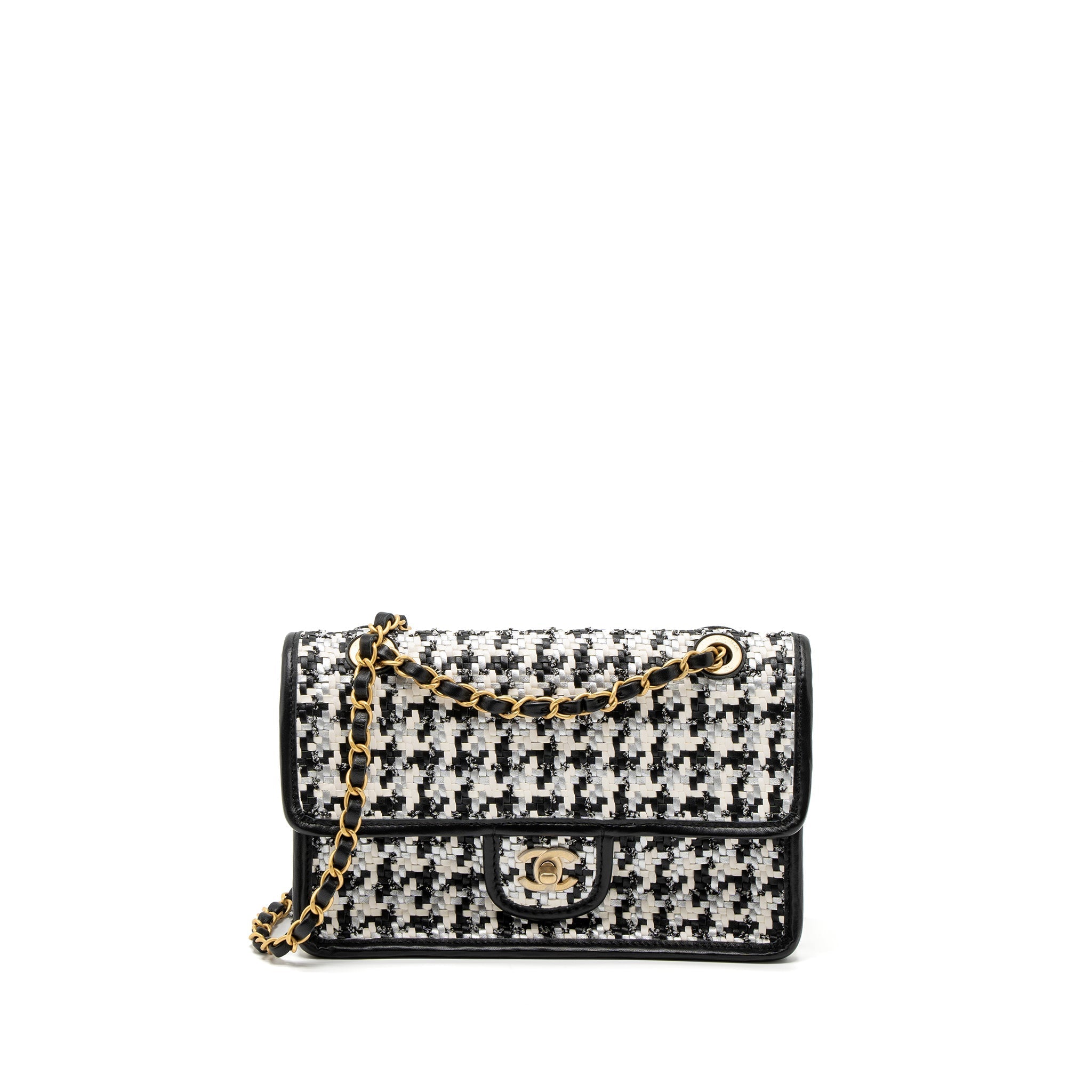 CHANEL 23C HOUNDSTOOTH WEAVING FLAP BAG TWEED/LAMBSKIN BLACK/WHITE BRUSHED GHW (MICROCHIP)