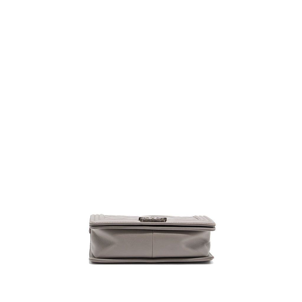 CHANEL MEDIUM BOY BAG CALFSKIN GREY RUTHENIUM SILVER HARDWARE