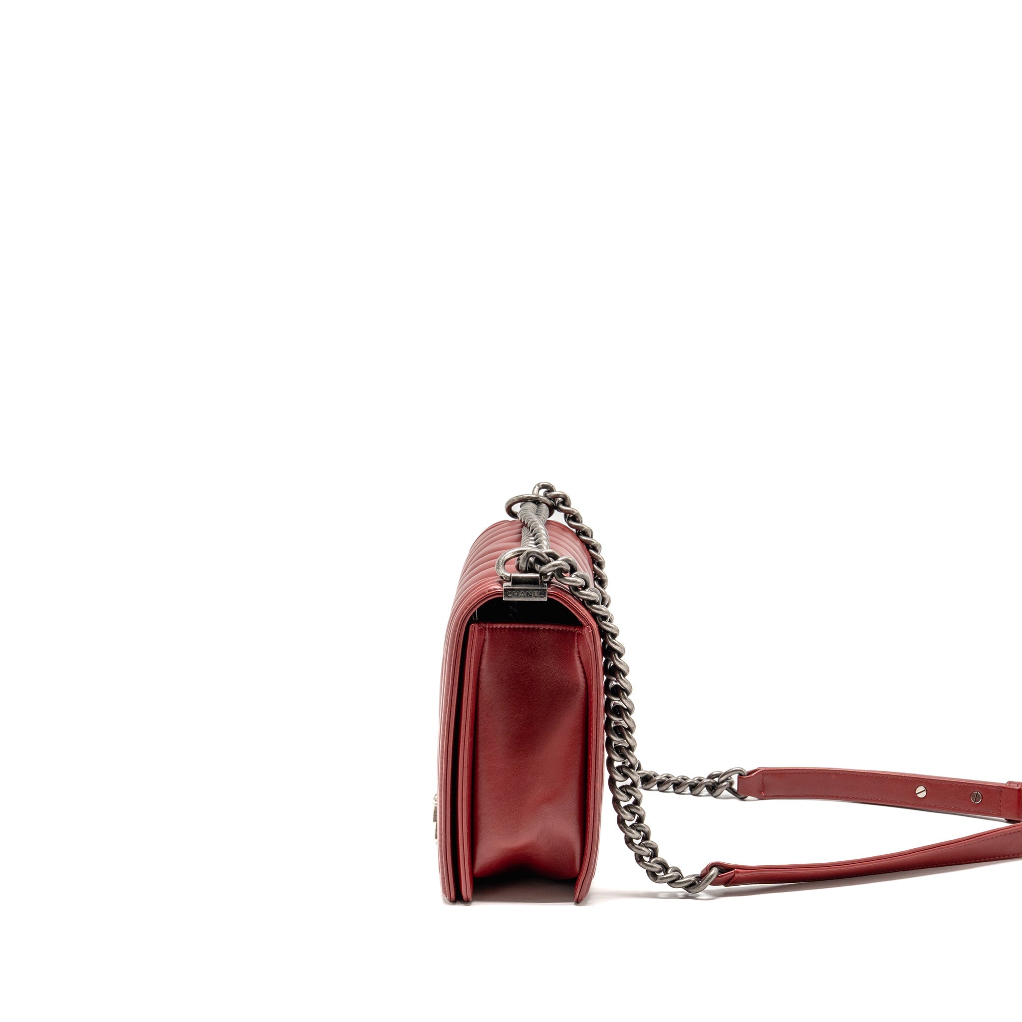CHANEL CHEVRON NEW MEDIUM BOY BAG CALFSKIN RED RUTHENIUM HARDWARE