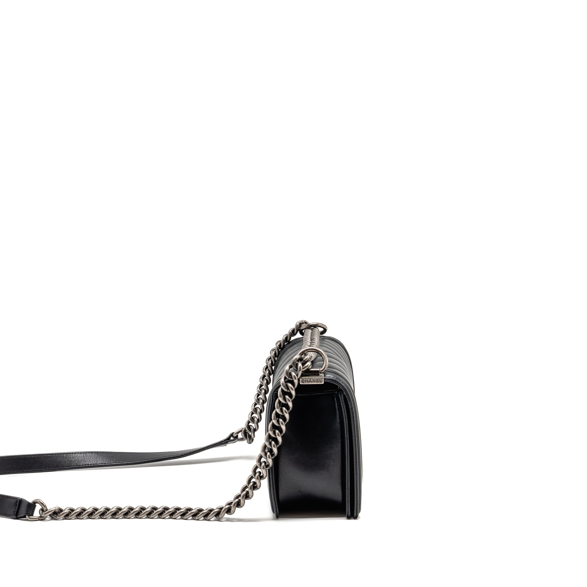 CHANEL CHEVRON MEDIUM BOY BAG CALFSKIN BLACK RUTHENIUM SHW