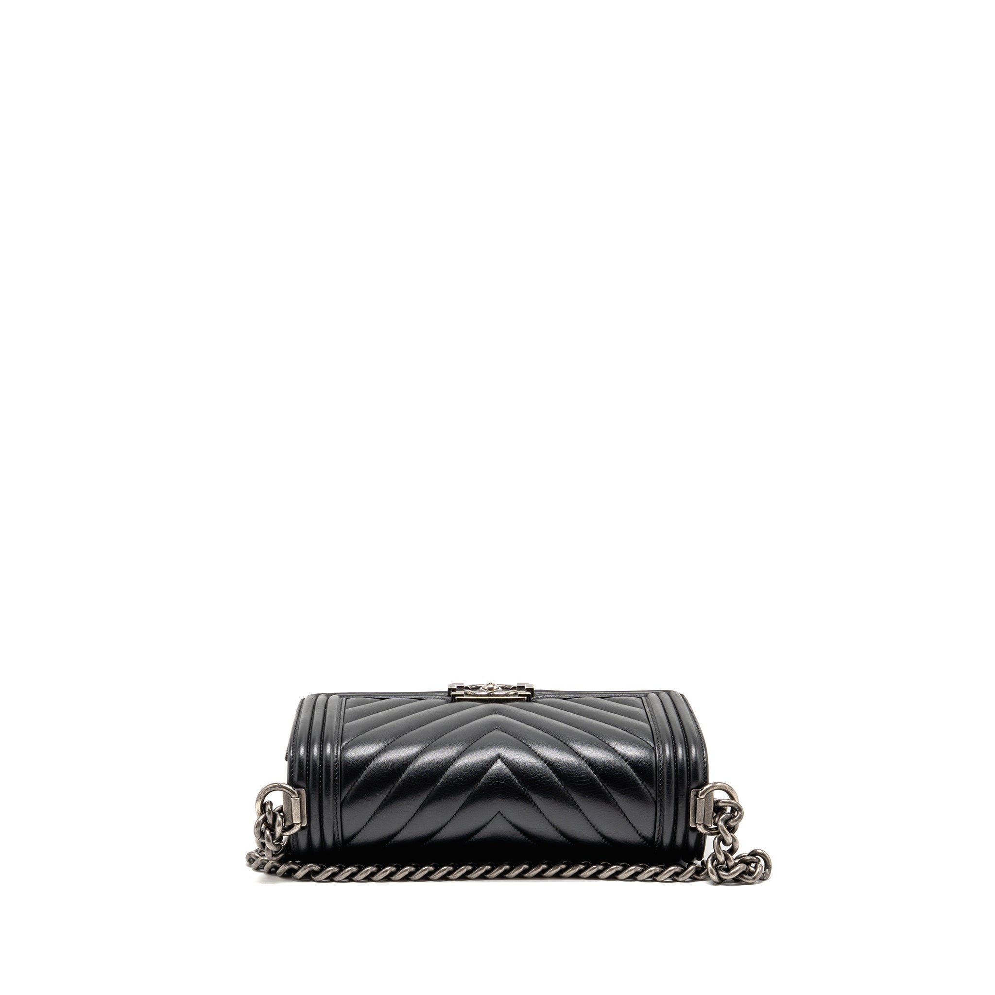CHANEL CHEVRON MEDIUM BOY BAG CALFSKIN BLACK RUTHENIUM SHW