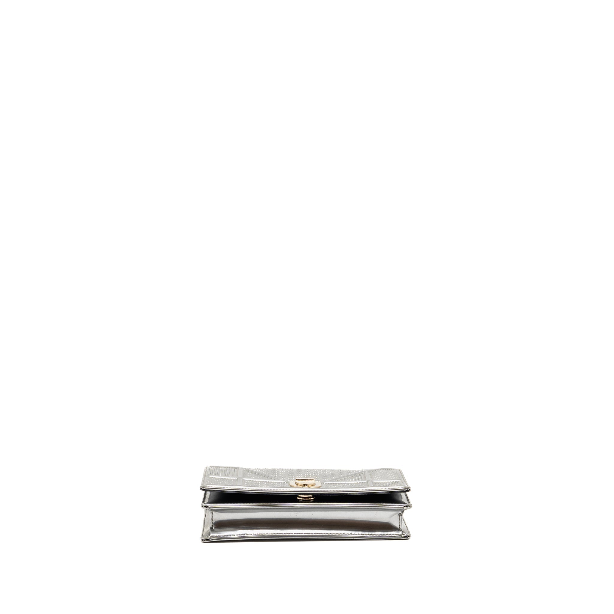 DIOR DIORAMA WALLET ON CHAIN METALLIC PATENT SILVER LGHW
