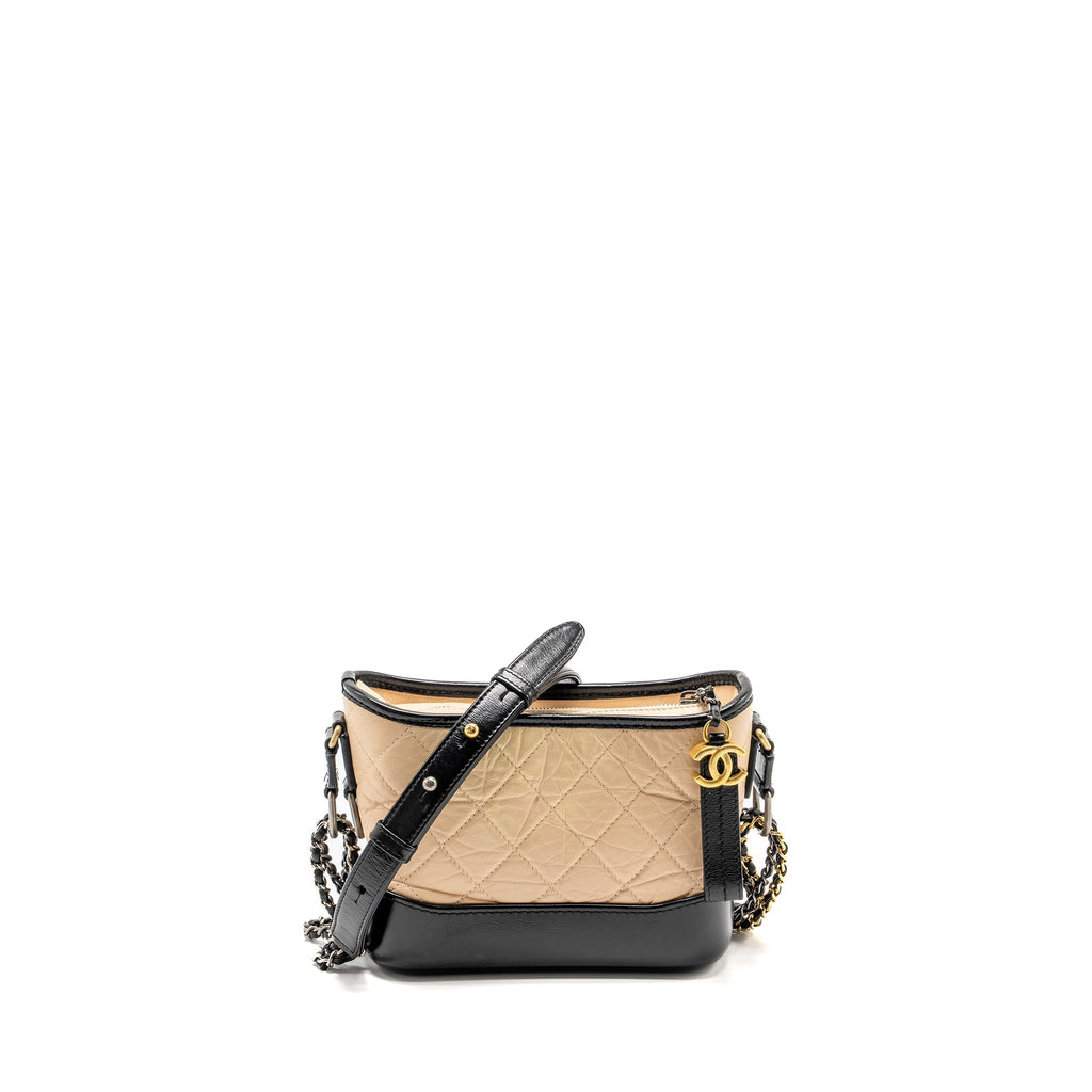 CHANEL SMALL GABRIELLE HOBO BAG AGED CALFSKIN BEIGE / BLACK MULTICOLOUR HARDWARE