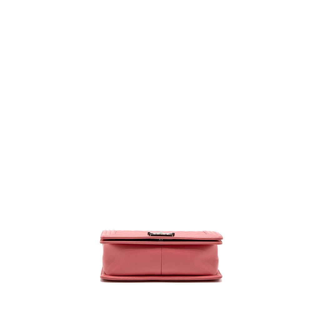 CHANEL MEDIUM BOY BAG CHEVRON CALFSKIN PINK SHW