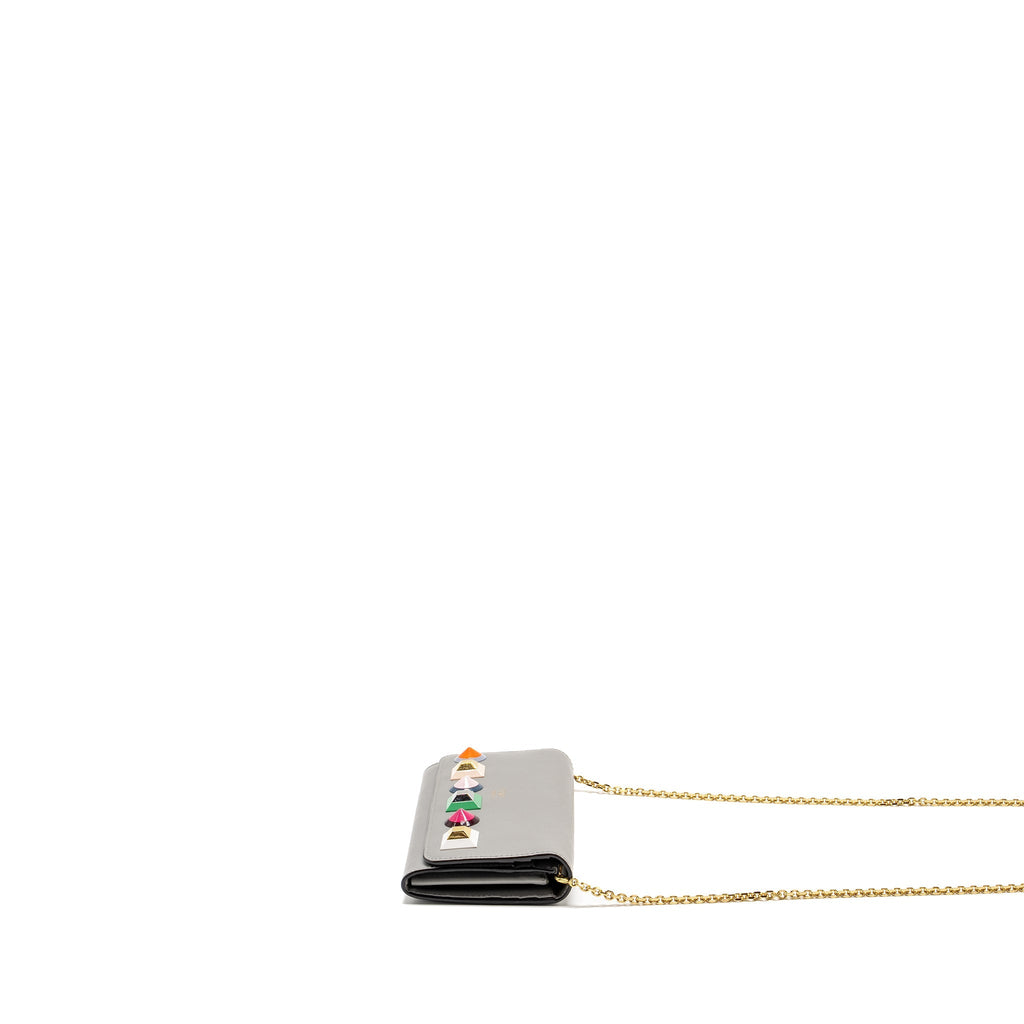 FENDI VITELLO LIBERTY STUDDED CHAIN WALLET CALFSKIN GREY / MULTICOLOUR GHW