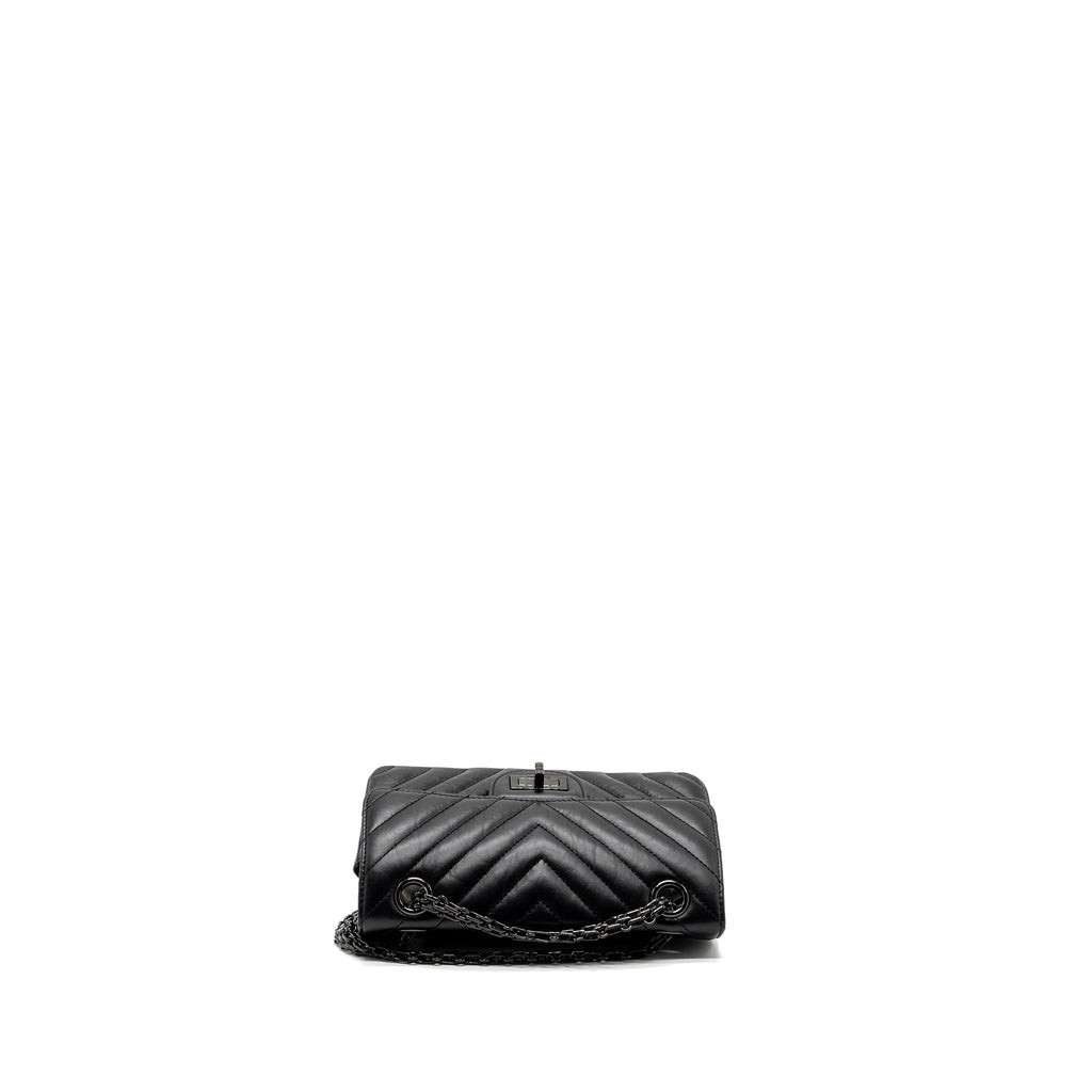 CHANEL MINI 2.55 REISSUE FLAP BAG CHEVRON CALFSKIN SO BLACK (MICROCHIP)