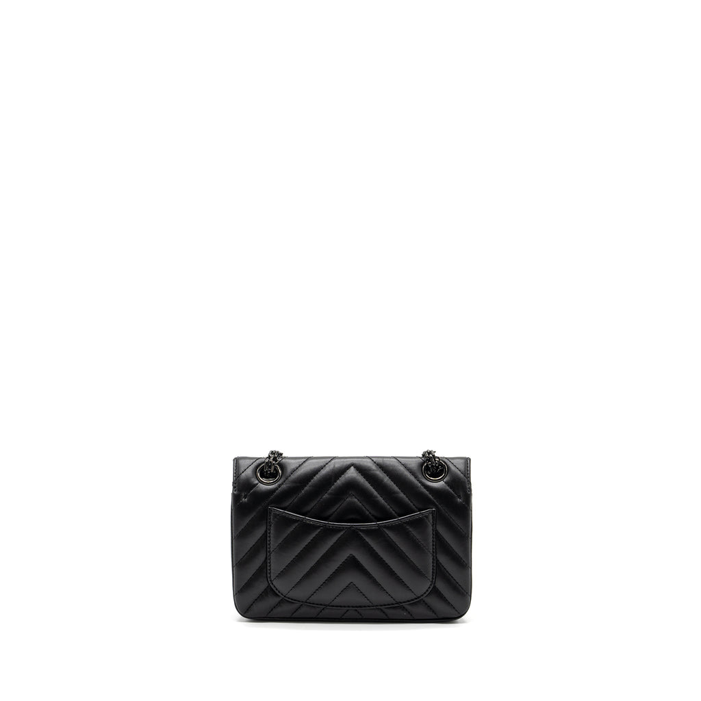 CHANEL MINI 2.55 REISSUE FLAP BAG CHEVRON CALFSKIN SO BLACK (MICROCHIP)