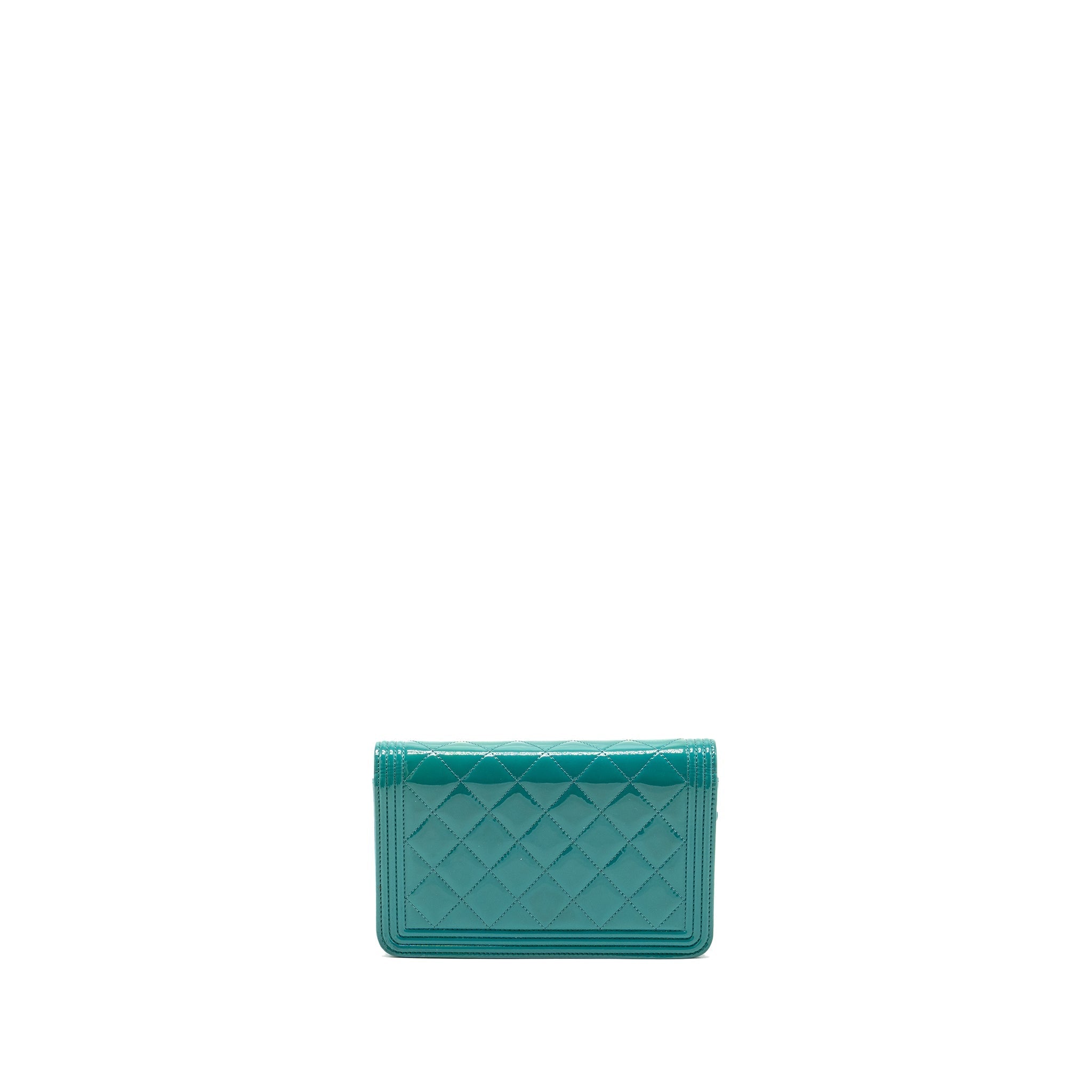 CHANEL BOY WALLET ON CHAIN PATENT GREEN SHW
