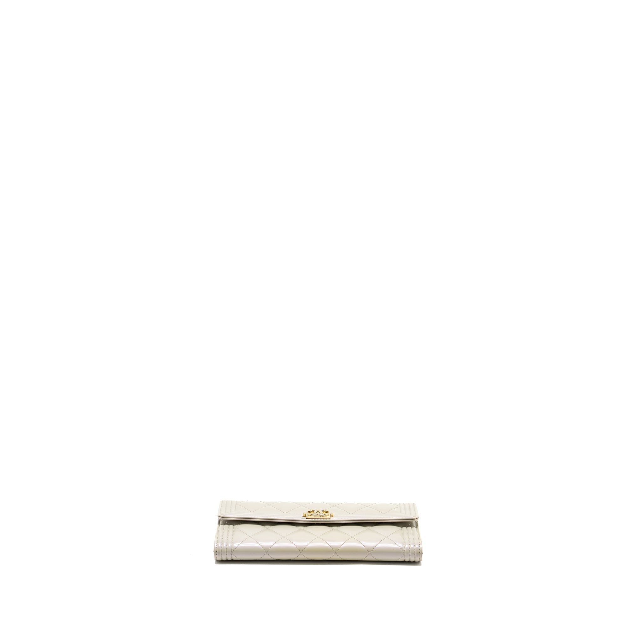 CHANEL BOY LONG WALLET PATENT IRIDESCENT LIGHT GREY LGHW