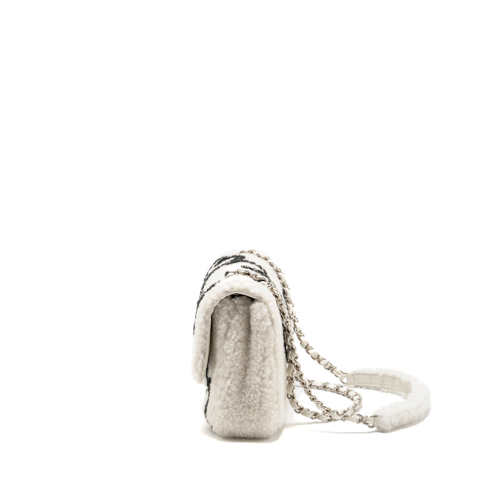 CHANEL 22A FLUFFY CAMELLIA FLAP BAG SHEARLING WHITE SHW (MICROCHIP)