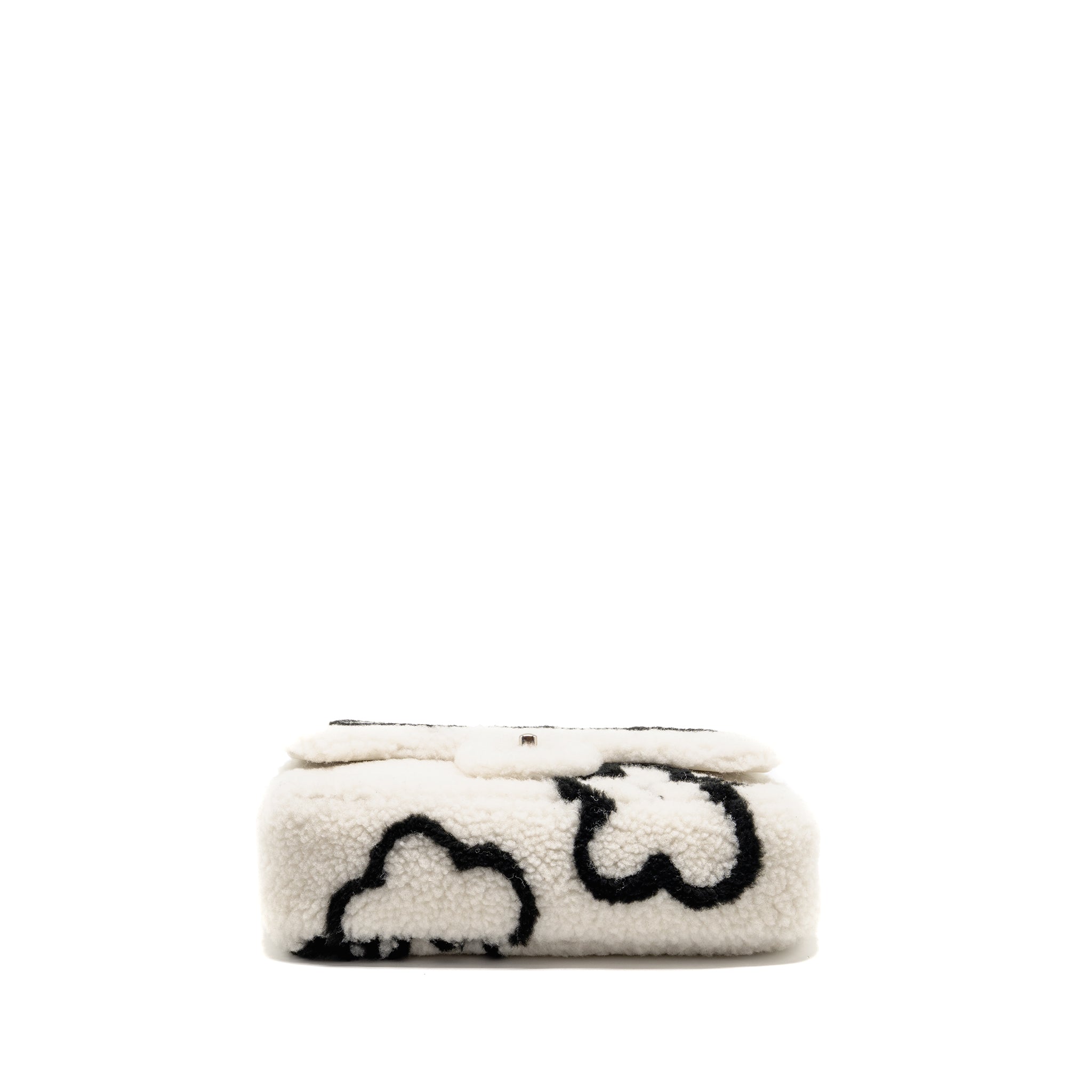 CHANEL 22A FLUFFY CAMELLIA FLAP BAG SHEARLING WHITE SHW (MICROCHIP)