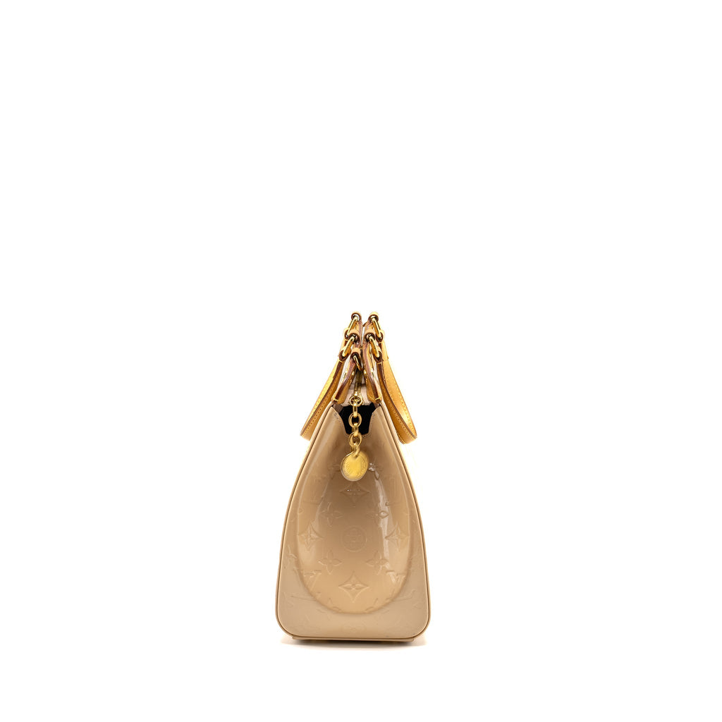 LOUIS VUITTON VERNIS BREA MM PATENT MONOGRAM BEIGE GHW