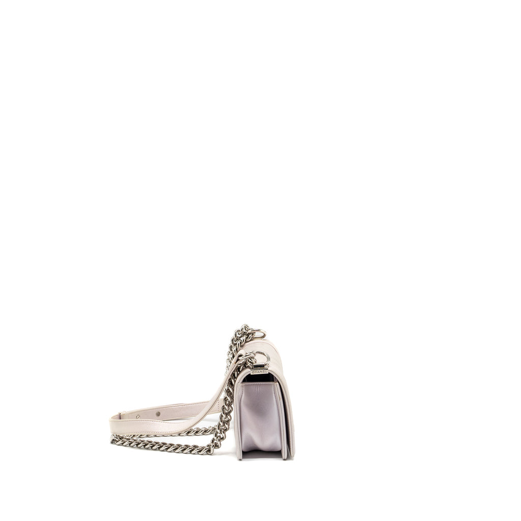 CHANEL SMALL CHEVRON BOY BAG LAMBSKIN IRIDESCENT LIGHT PURPLE SHW