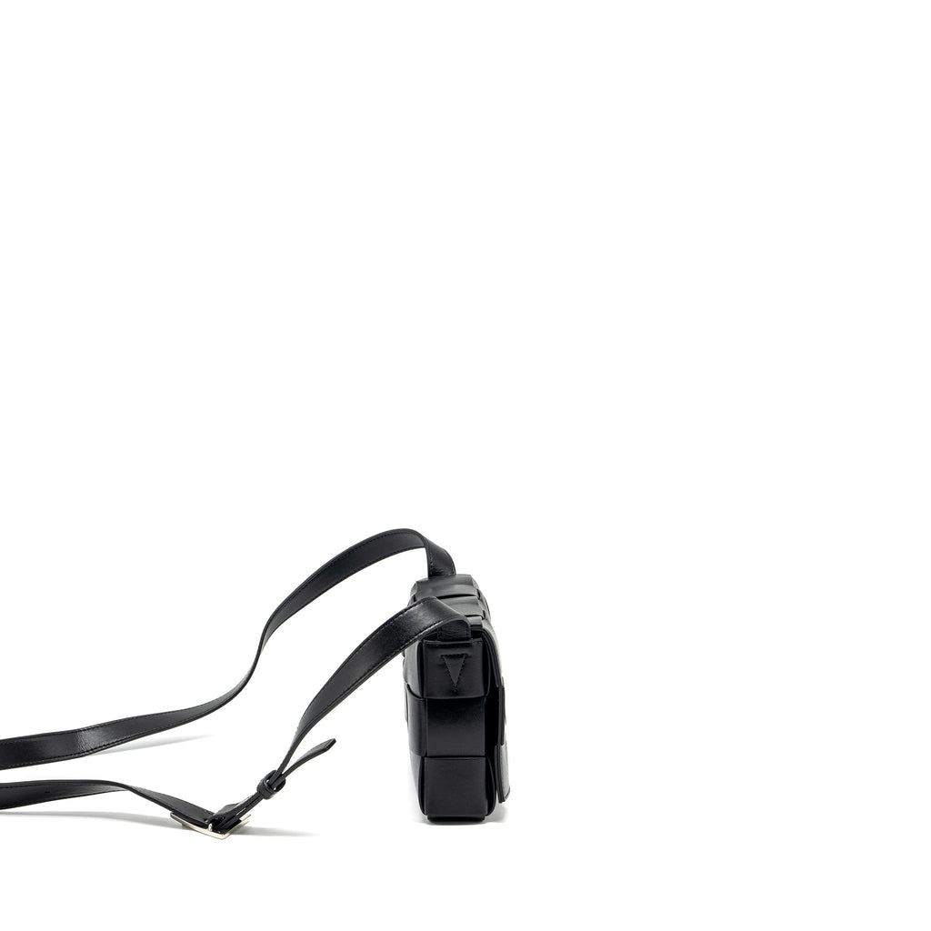 BOTTEGA VENETA SMALL CASSETTE LEATHER BLACK SHW