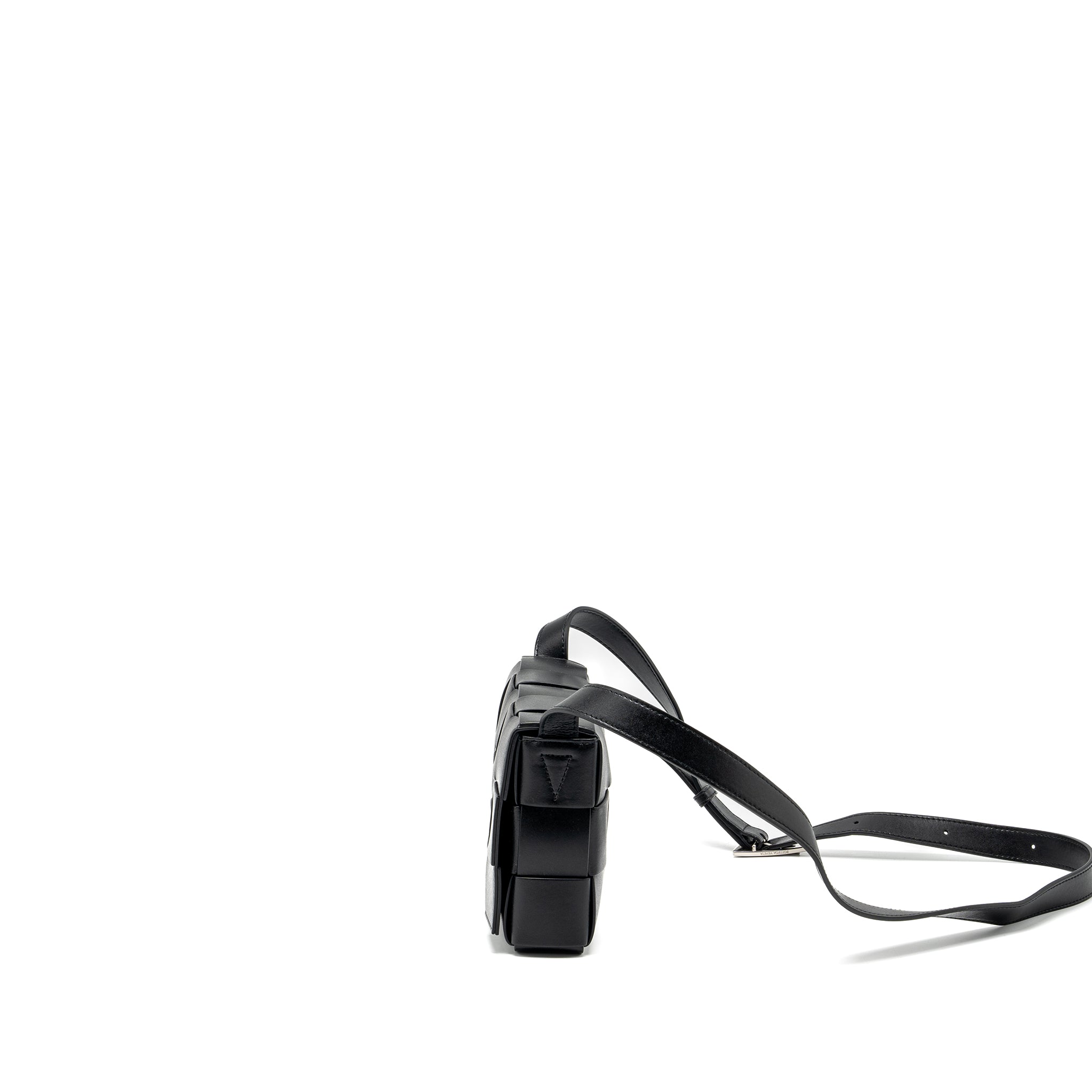 BOTTEGA VENETA SMALL CASSETTE LEATHER BLACK SHW