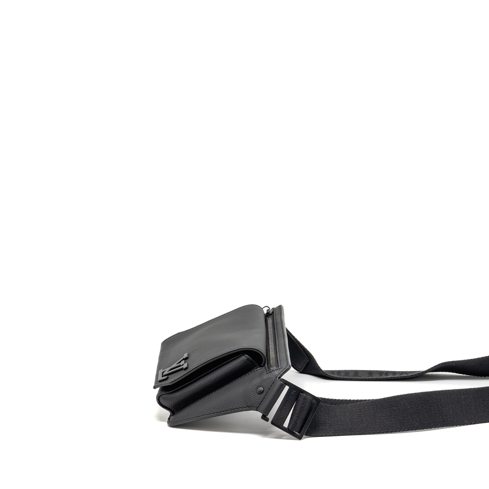 LOUIS VUITTON AEROGRAM TAKEOFF SLING BLACK GRAINED CALFSKIN BLACK HARDWARE