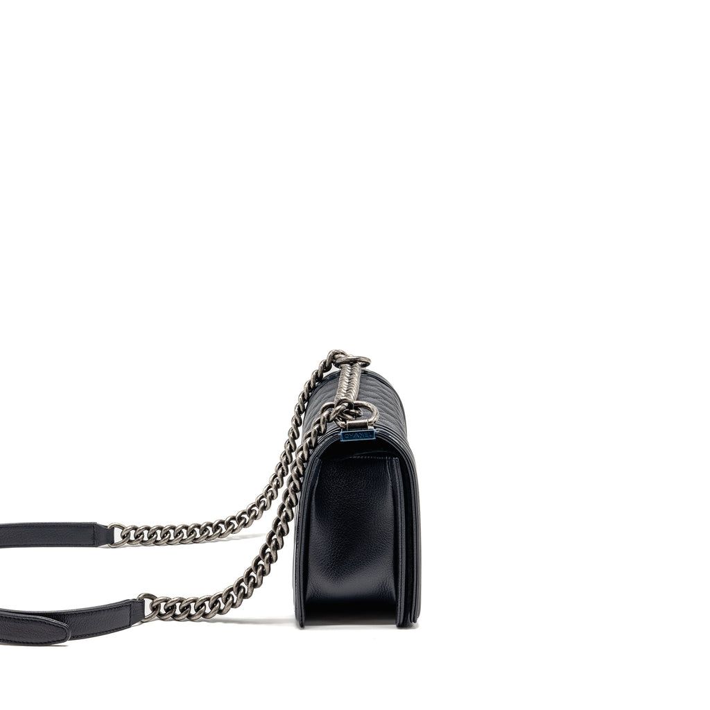 CHANEL MEDIUM BOY BAG GRAINED CALFSKIN NAVY RUTHENIUM HARDWARE