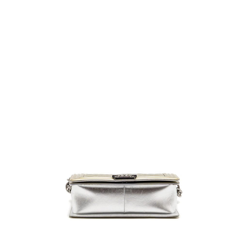 CHANEL MEDIUM BOY BAG METALLIC PATENT CALFSKIN/METALLIC LAMBSKIN GOLD/SILVER SHW