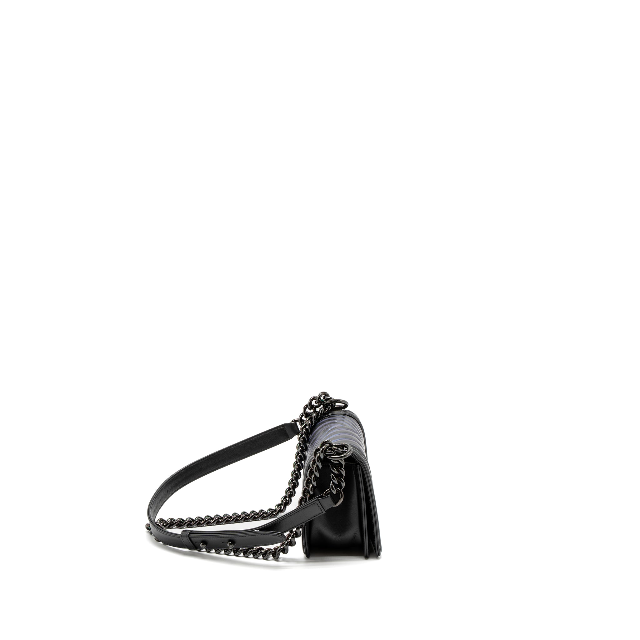 CHANEL SMALL BOY BAG CHEVRON CALFSKIN BLACK/IRIDESCENT BLUE BLACK HARDWARE