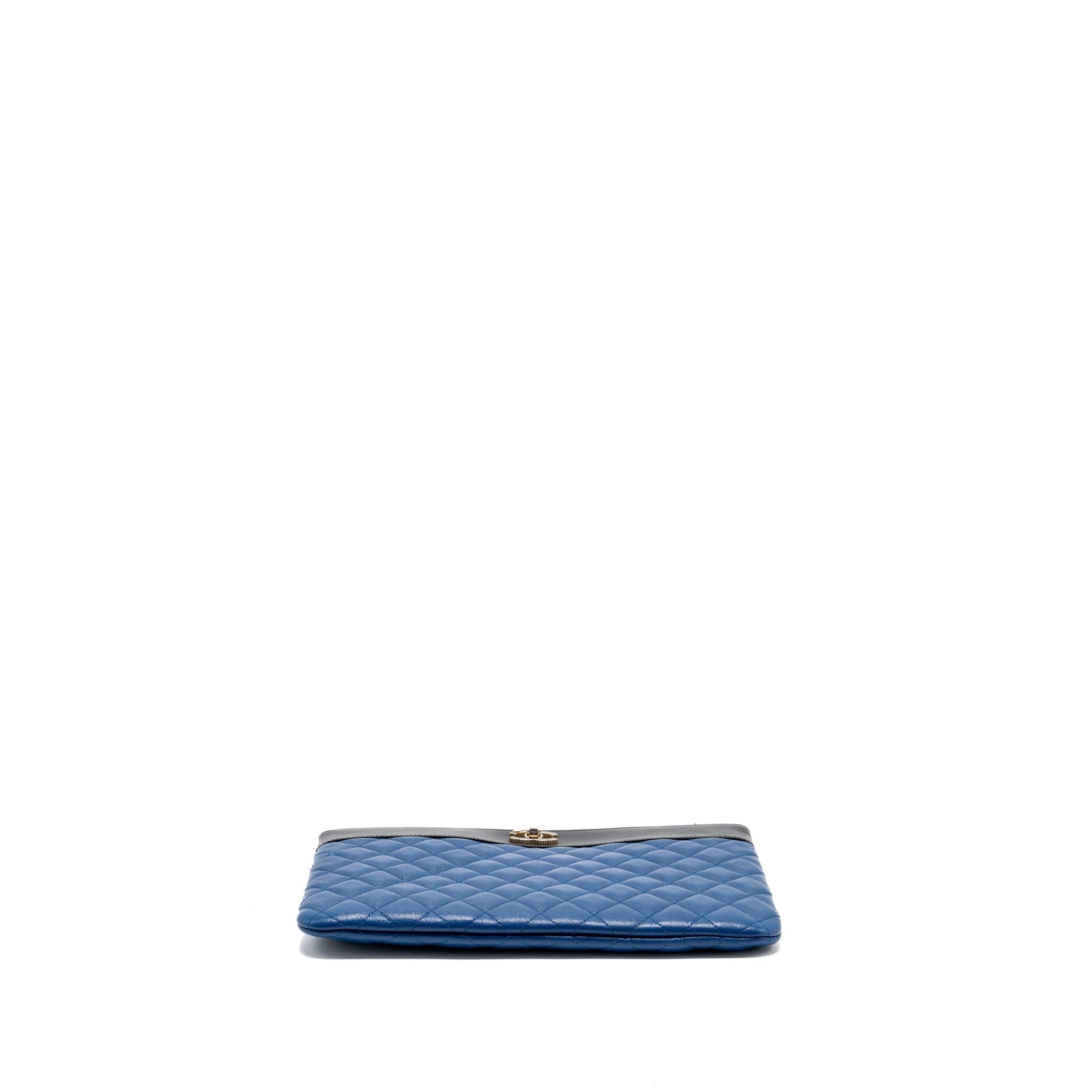 CHANEL CC LOGO QUILTED ZIP POUCH / CLUTCH SHINY SHEEPSKIN BLACK/ BLUE GHW