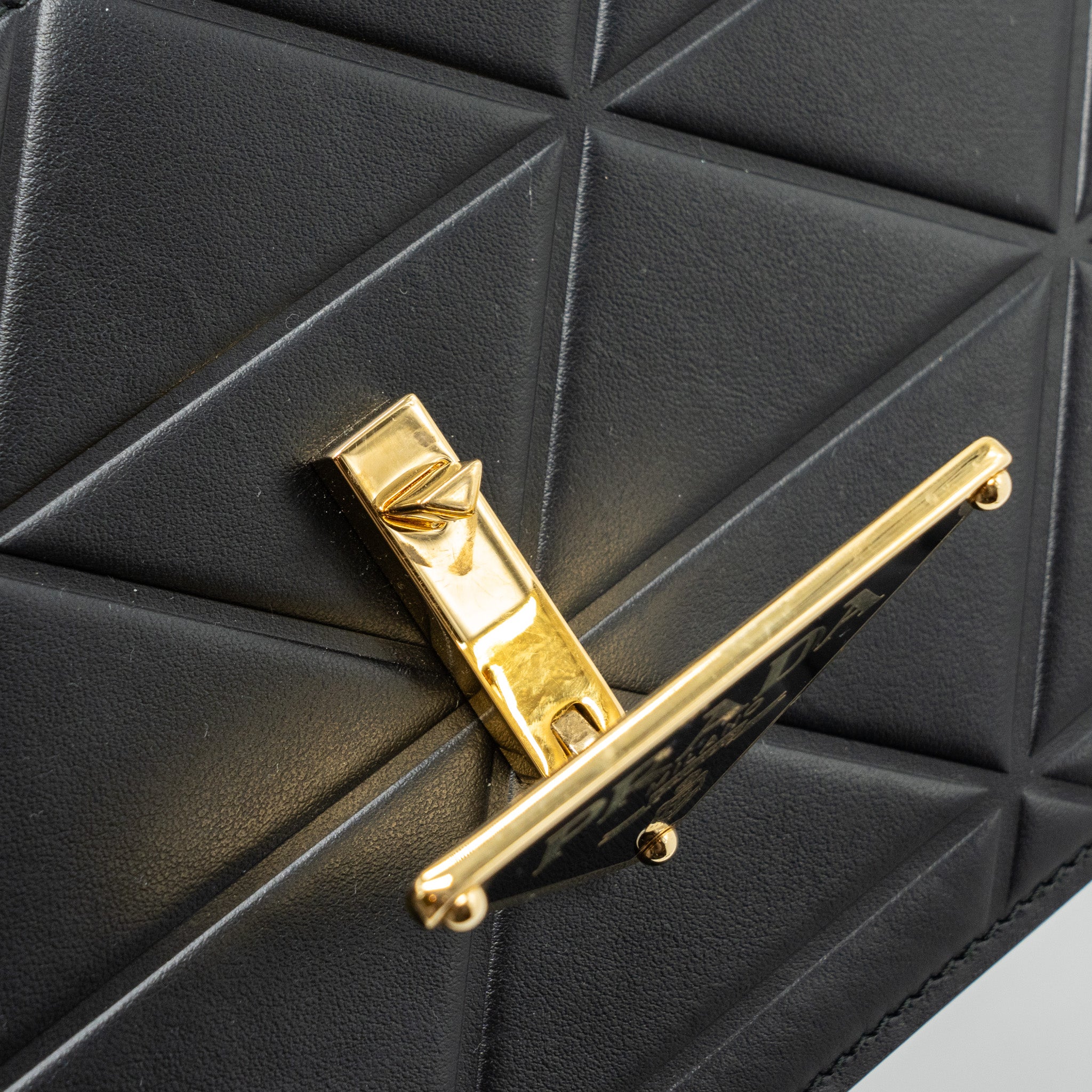 PRADA PATTINA IN PELLE CALFSKIN BLACK GHW