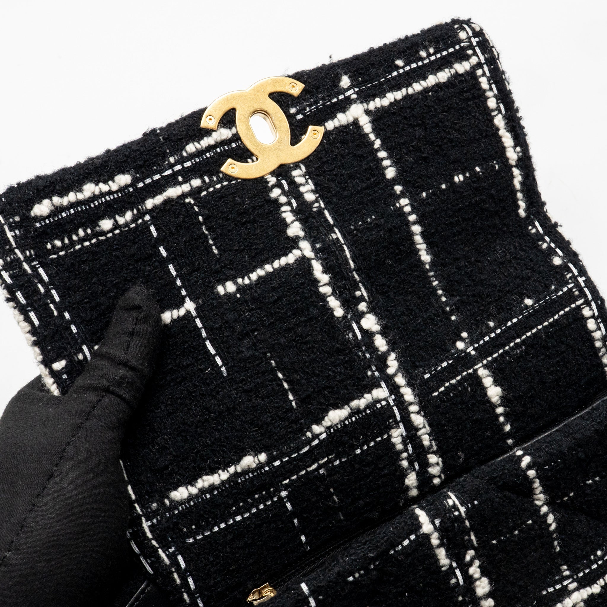 CHANEL SMALL 19 BAG TWEED BLACK / WHITE MULTICOLOUR HARDWARE (MICROCHIP)