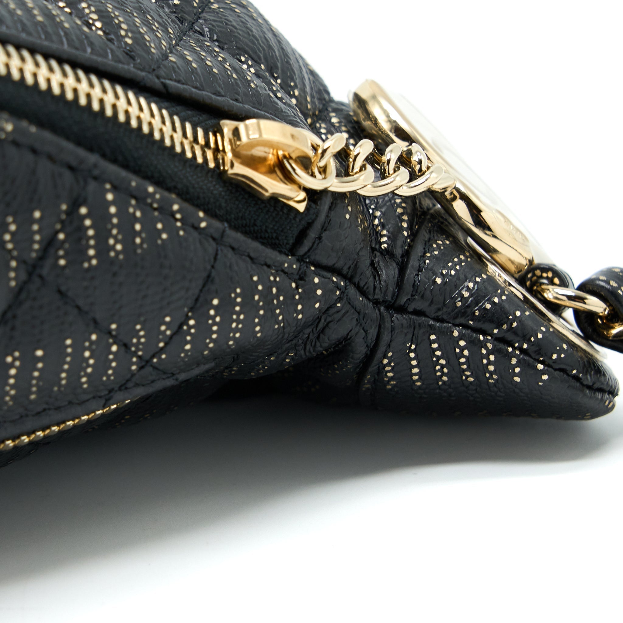 CHANEL SEASONAL WAIST BAG CALFSKIN BLACK/GOLD GHW