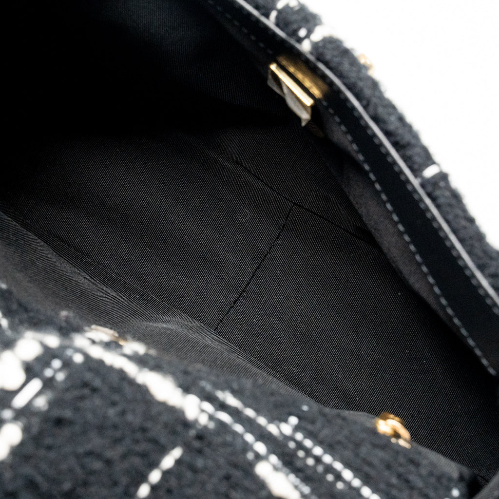 CHANEL SMALL 19 BAG TWEED BLACK / WHITE MULTICOLOUR HARDWARE (MICROCHIP)