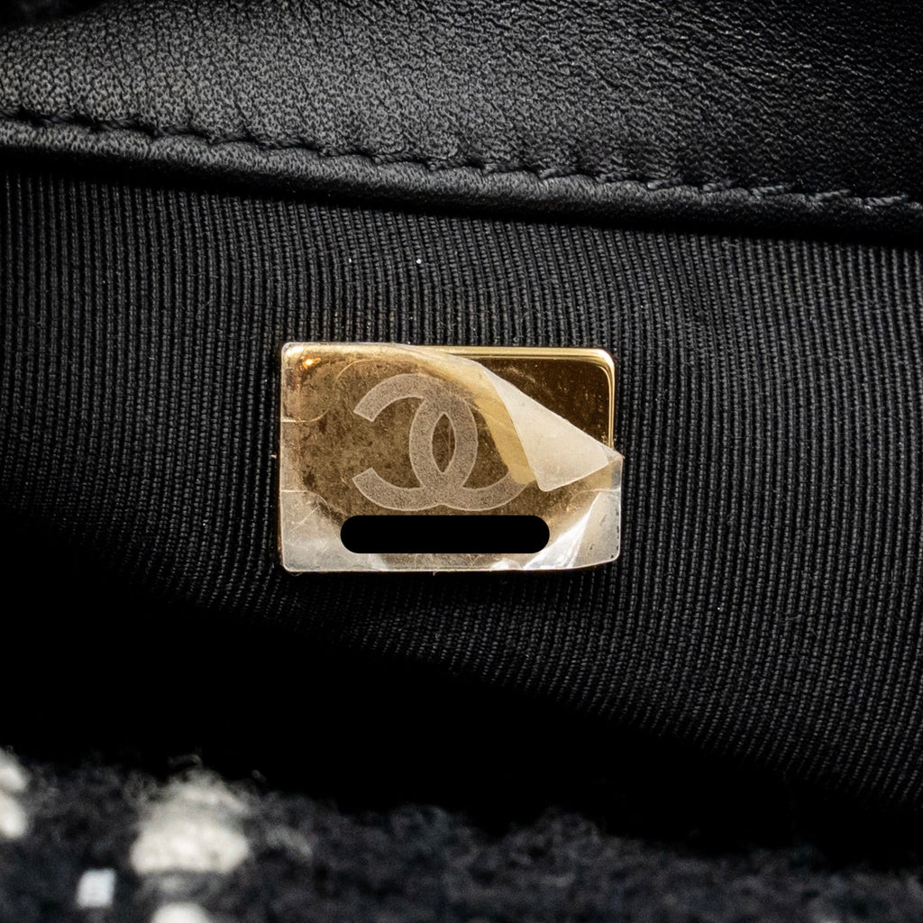 CHANEL SMALL 19 BAG TWEED BLACK / WHITE MULTICOLOUR HARDWARE (MICROCHIP)