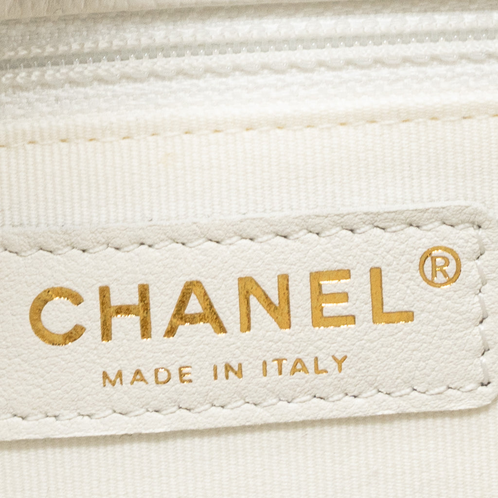 CHANEL 22S MINI BACKPACK GRAINED CALFSKIN WHITE LGHW(MICROCHIP)