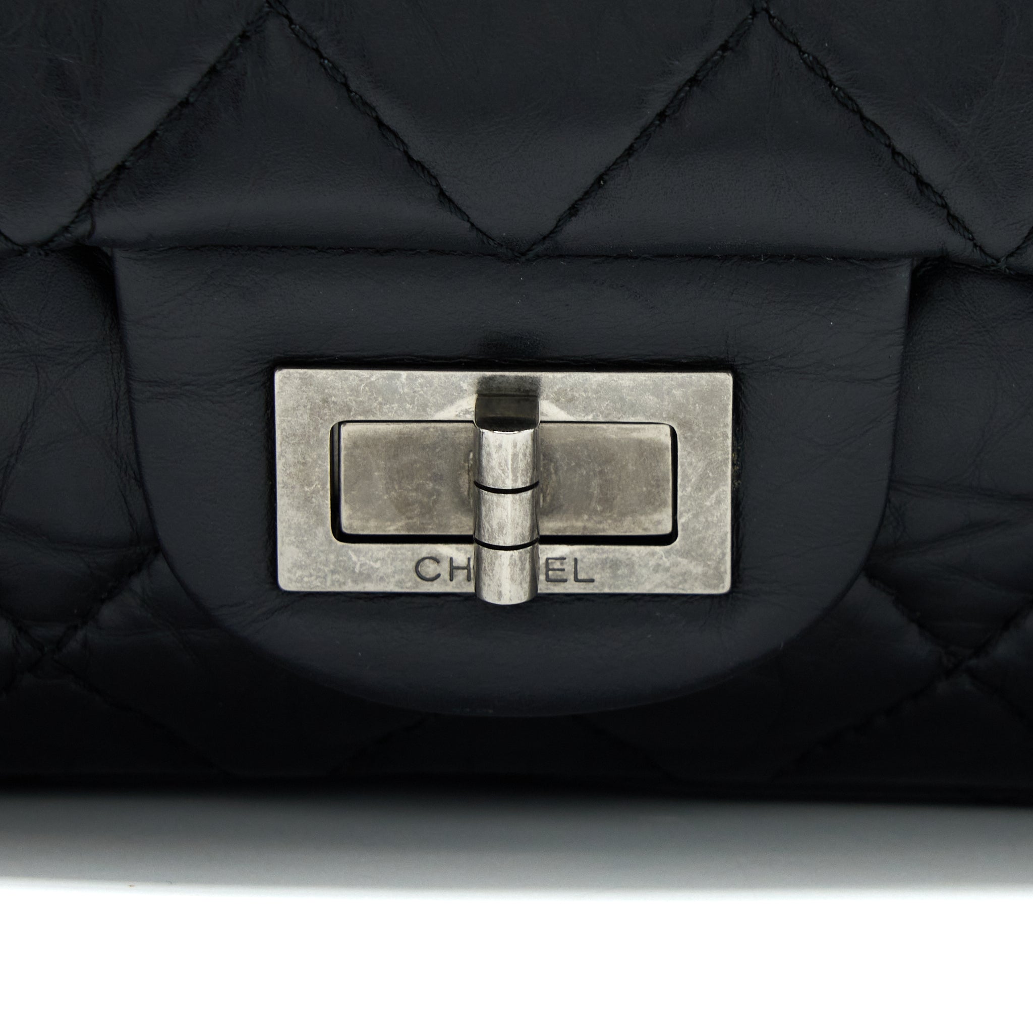 CHANEL 2.55 REISSUE 227 AGED CALFSKIN BLACK RUTHENIUM SHW