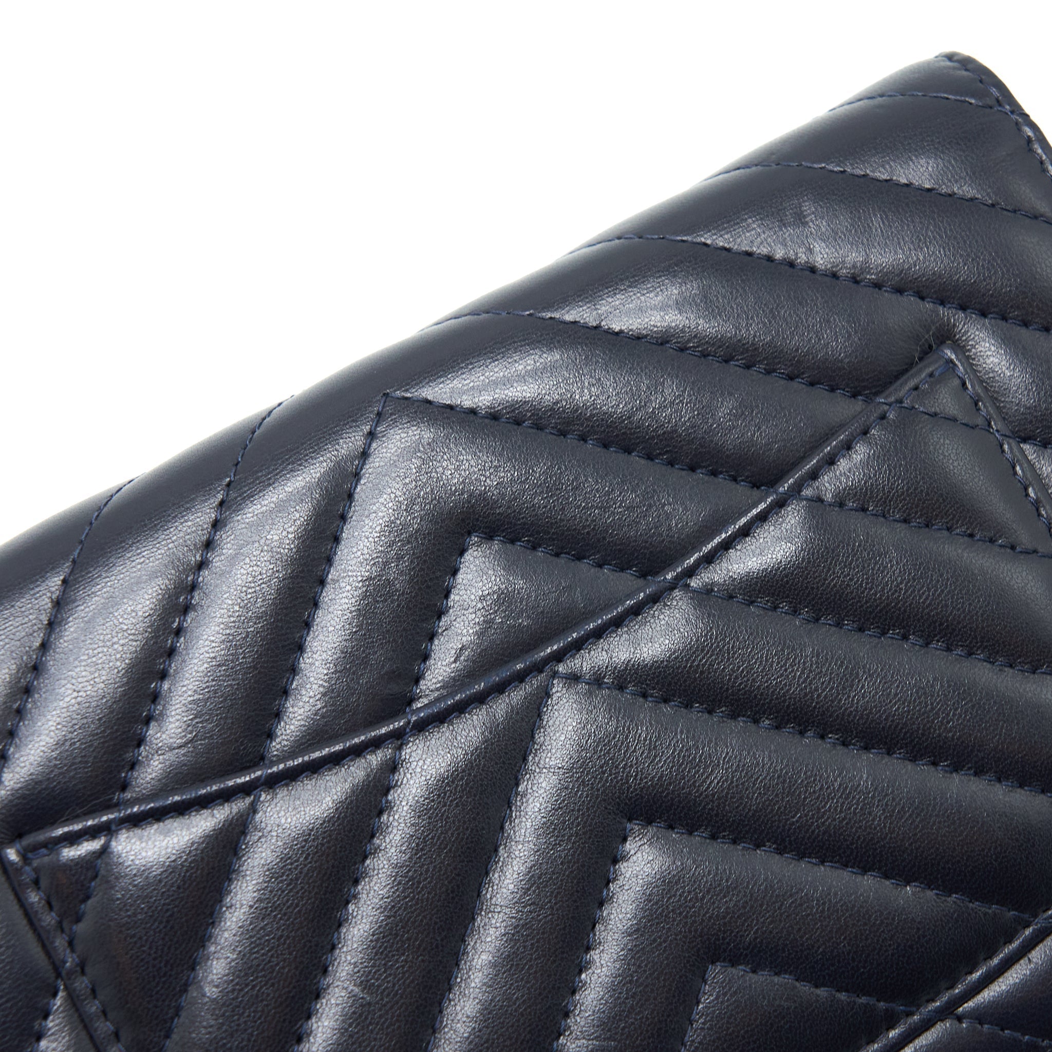 CHANEL WALLET ON CHAIN CHEVRON LAMBSKIN NAVY SHW