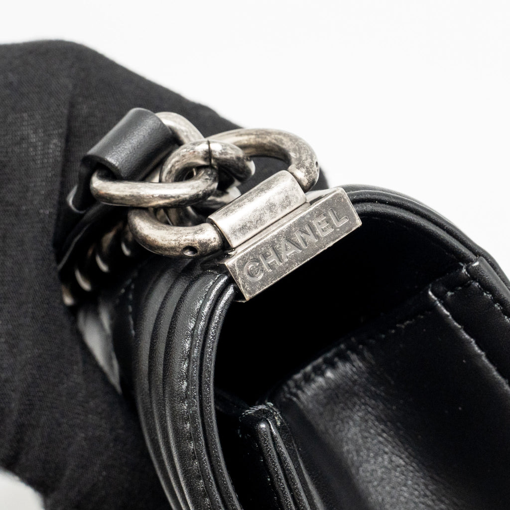 CHANEL MEDIUM BOY BAG CALFSKIN BLACK RUTHENIUM SHW