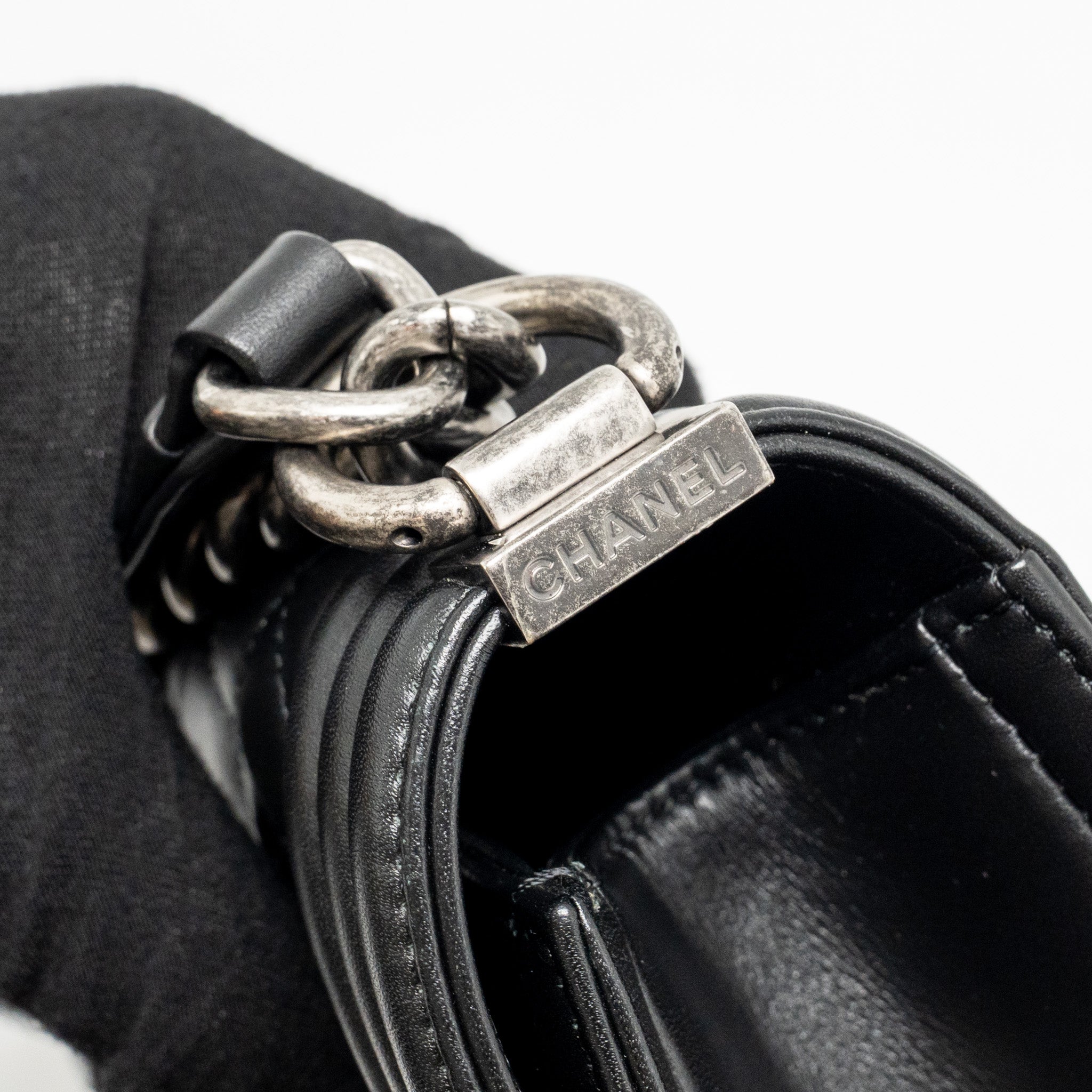 CHANEL MEDIUM BOY BAG CALFSKIN BLACK RUTHENIUM SHW