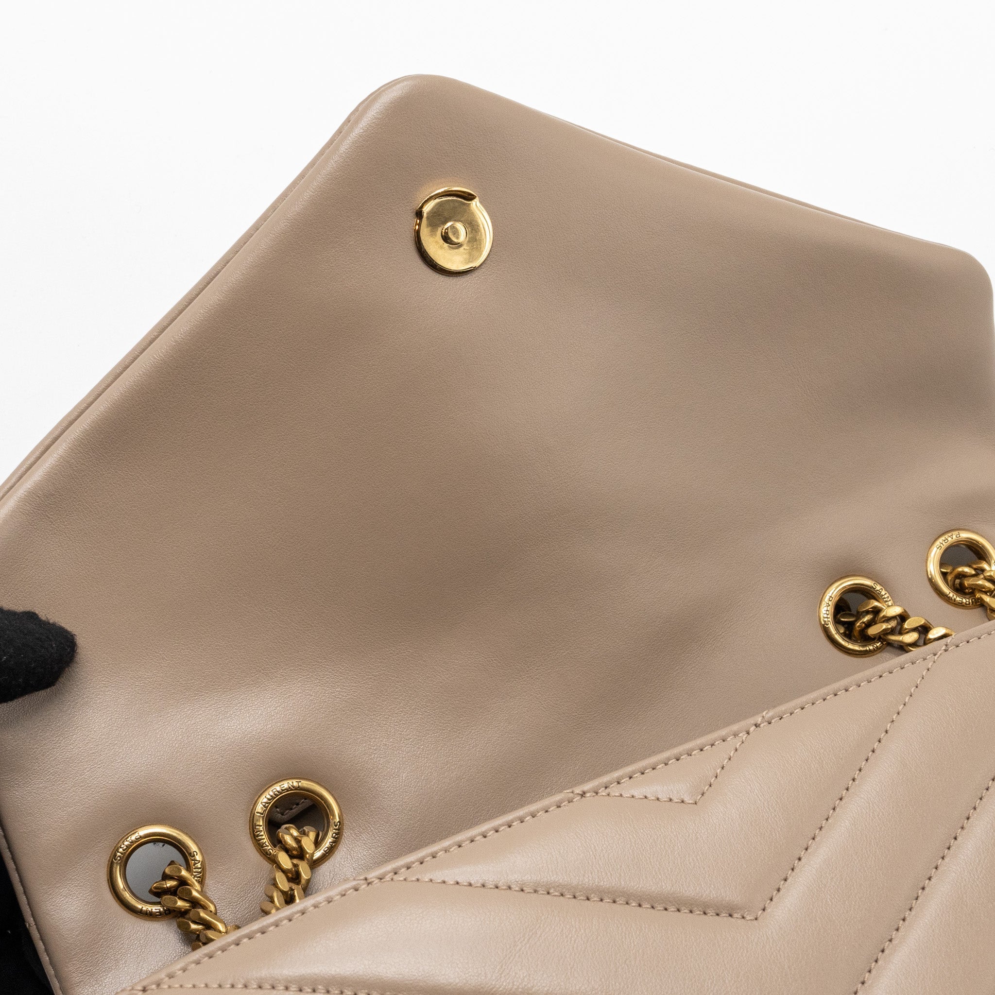 SAINT LAURENT MEDIUM LOULOU SHOULDER BAG BEIGE GHW