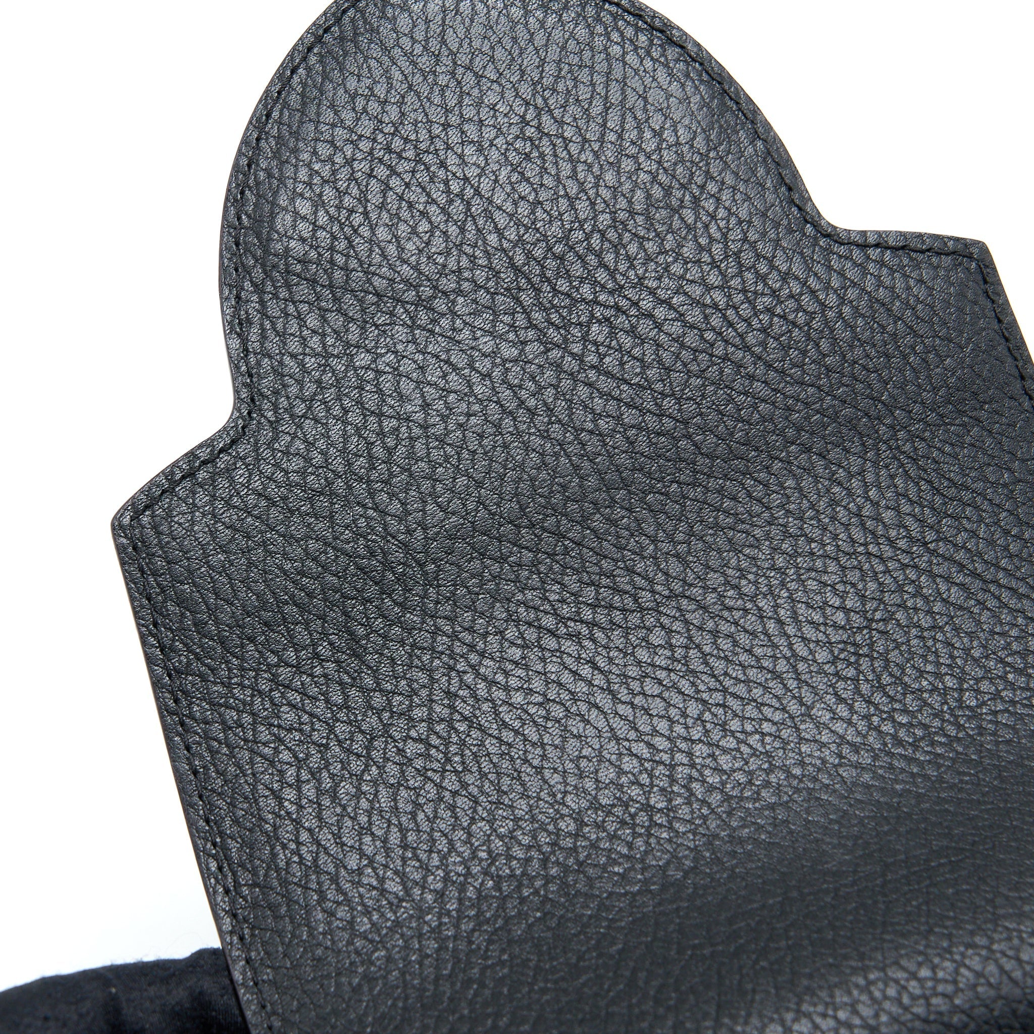 LOUIS VUITTON CAPUCINES MM TAURILLON BLACK GHW