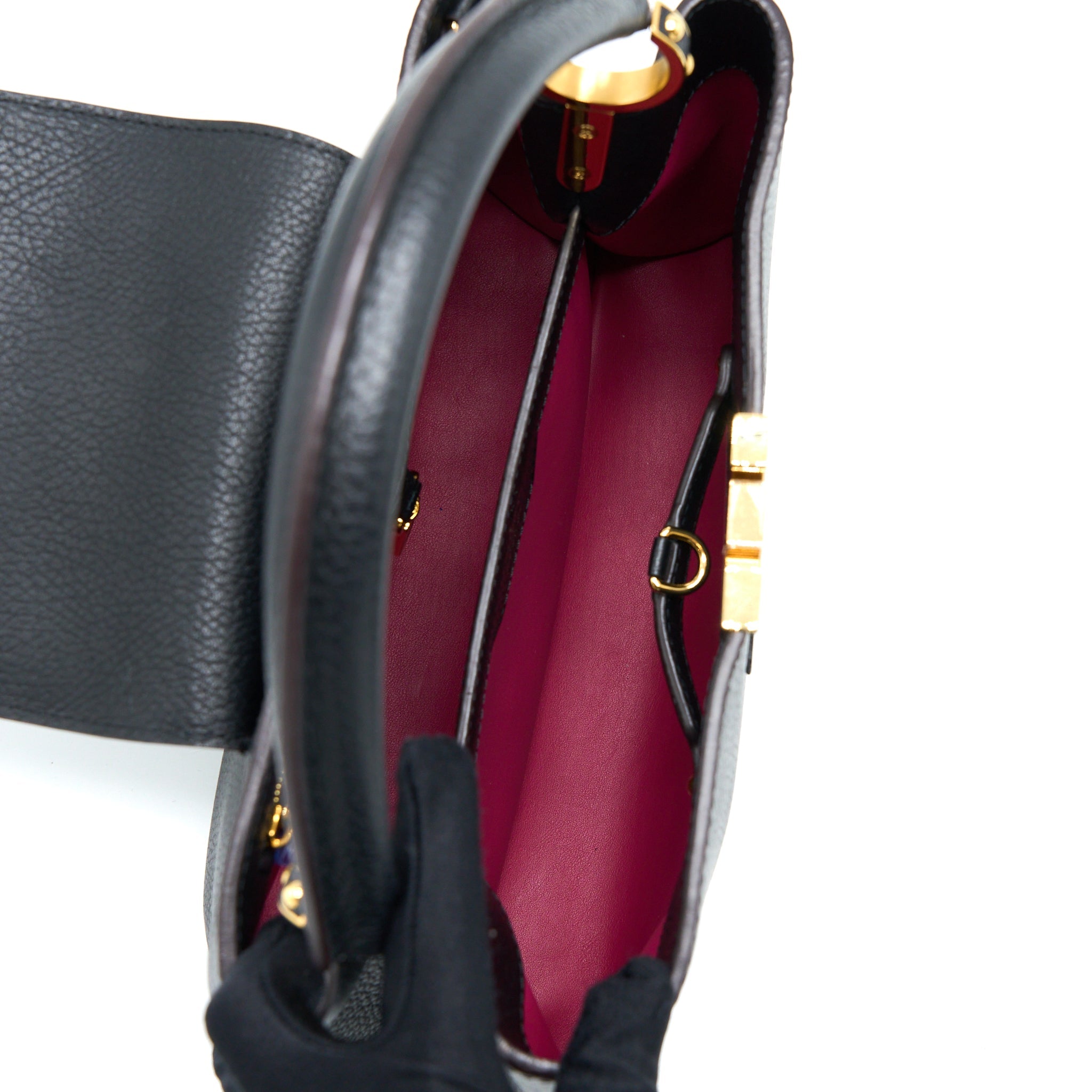 LOUIS VUITTON CAPUCINES MM TAURILLON BLACK GHW