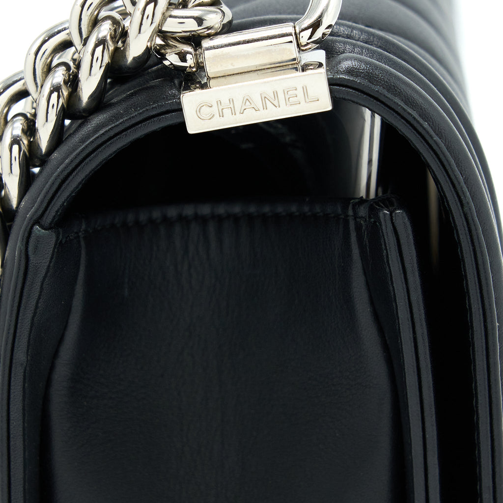 CHANEL NEW MEDIUM BOY BAG CHEVRON LAMBSKIN BLACK SHW
