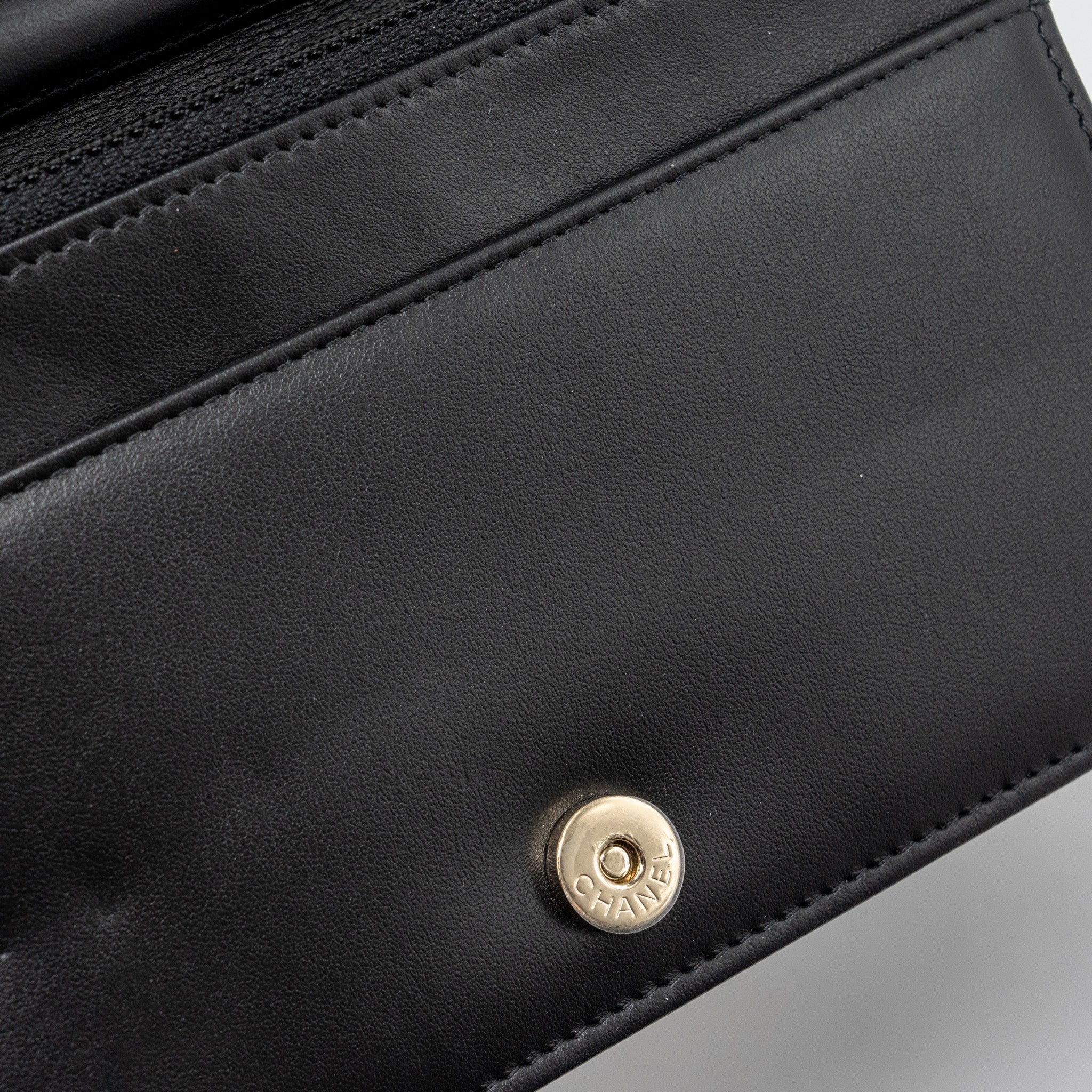 CHANEL BOY WALLET ON CHAIN CAVIAR BLACK LGHW (MICROCHIP)